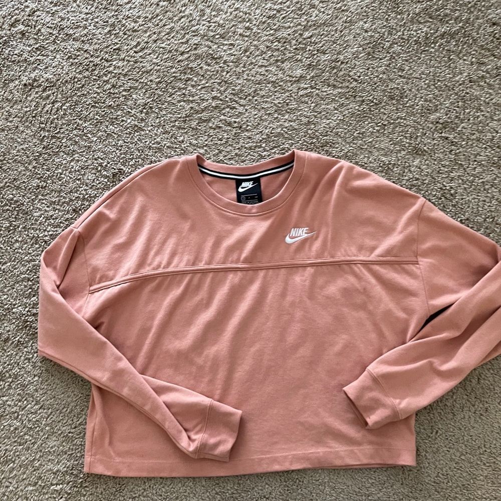 Nike cropped long sleeve tee